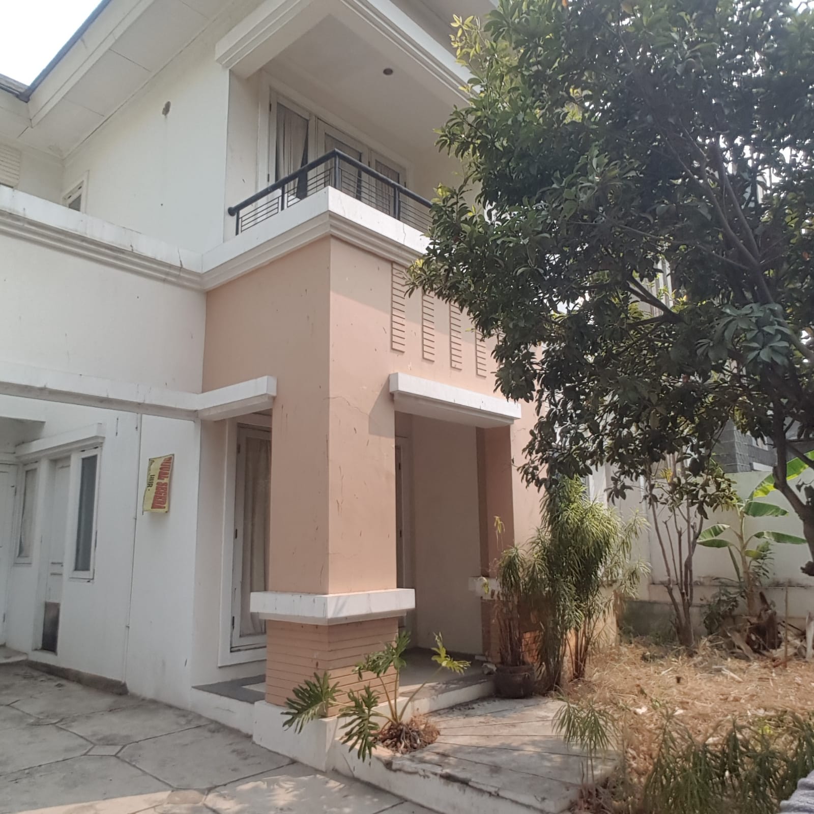 Rumah Dijual Semi Furnished di Cluster Bahama Deltamas